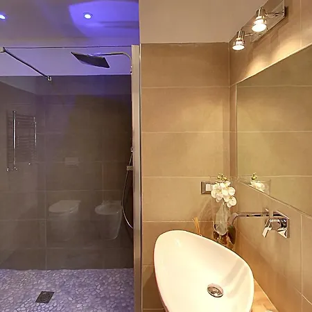 Vatican Twins Luxury Apartmán *