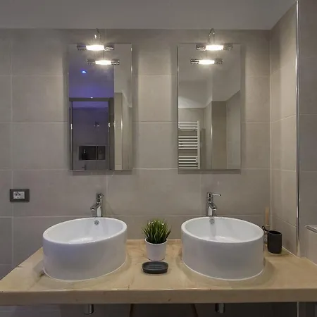 Vatican Twins Luxury Apartmán *
